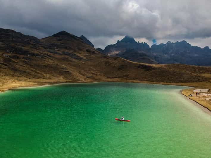 ayacucho-verdecocha-lagoon-emerald-lagoon