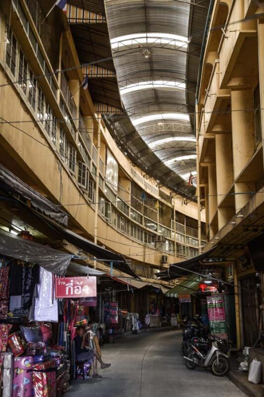 Ayutthaya : Street Food Tour with Hotel Pickup and Guide - Who Should Consider This Tour?