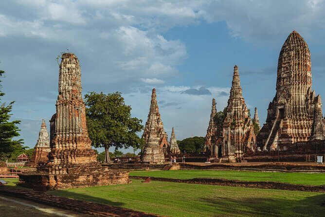 Ayutthaya Sunset Boat Ride & Famous Attractions Tour - Bangkok - Market and Snack Break at Chaophrom