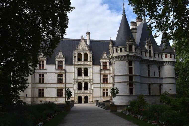 azay-le-rideau-castle-private-guided-tour-with-ticket
