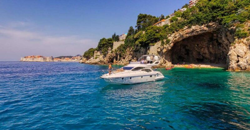 azimut-43-fly-private-boat-tour