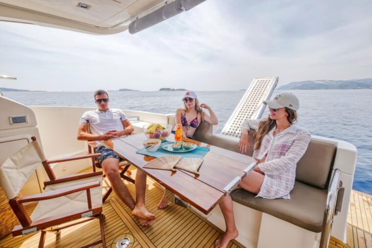 azimut-43-fly-private-boat-tour