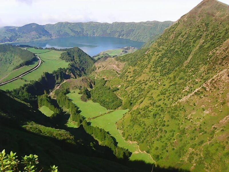 azores-guided-tour-to-volcano-and-crater-of-sete-cidades