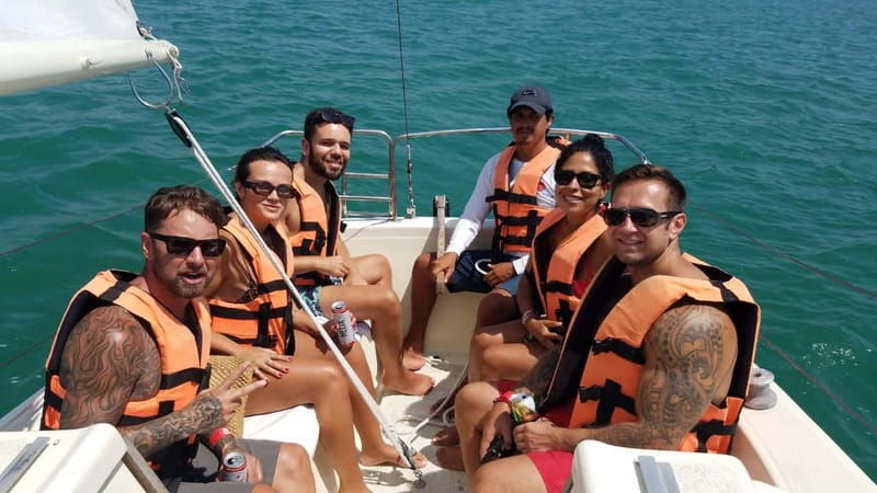 bacalar-group-sailing-trip-with-swimming-and-drinks