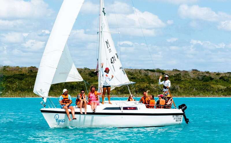 bacalar-group-sailing-trip-with-swimming-and-drinks