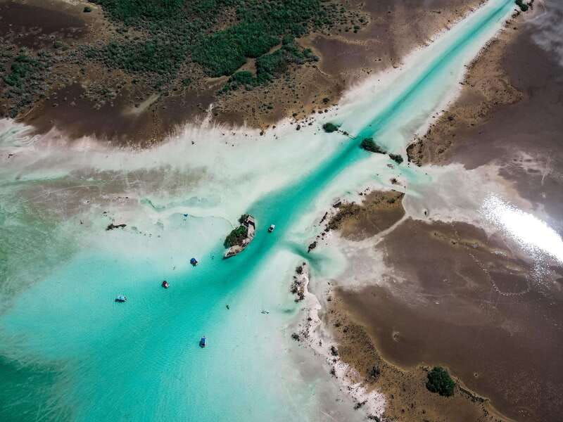 bacalar-lake-of-seven-colors-pontoon-tour-with-fruit