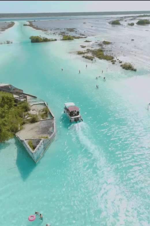 bacalar-pontoon-boat-tour-of-stunning-lagoon