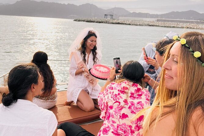 bachelorette-party-boat-party-in-salerno-with-aperitif-and-tapas-2