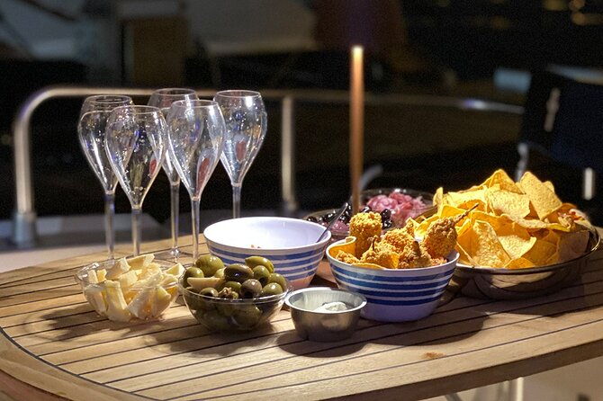 bachelorette-party-boat-party-in-salerno-with-aperitif-and-tapas-2
