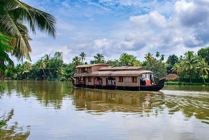 Backwaters Bliss: Cochin to Alleppey Escape - Experience the Serenity of Kerala’s Backwaters with the Cochin to Alleppey Escape