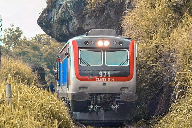 Badulla to Colombo train ride on (Train No: 1002 "Denuwara Menike") - An In-Depth Look at the Badulla to Colombo Scenic Train Journey