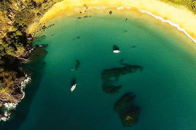 baia-do-sancho-boat-tour