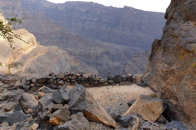 Balcony Walk of Jebal Shams (Highest Peak of Oman) - An In-Depth Look at the Jebel Shams Balcony Walk Tour