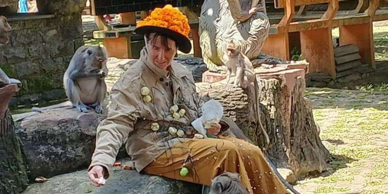 bali-adrenaline-fun-youtuber-feeding-monkey-on-your-body
