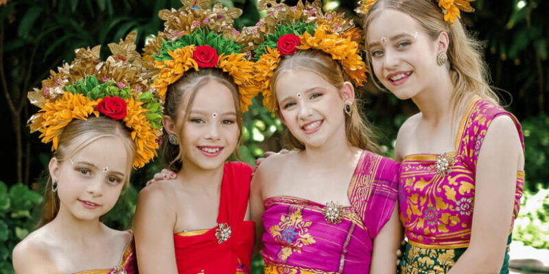 bali-balinese-costume-in-your-resident-with-photography