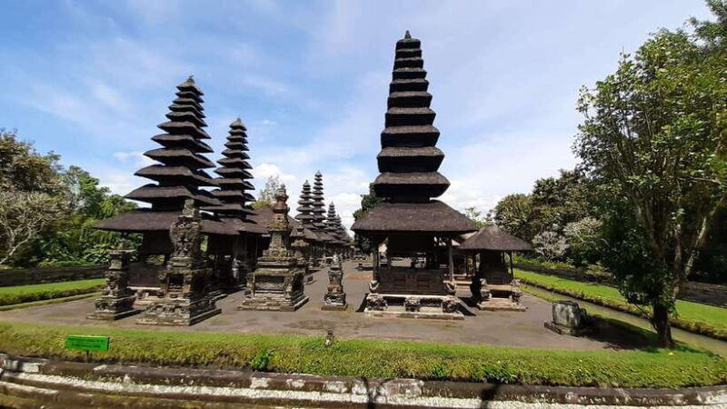 bali-barong-dance-monkey-forest-taman-ayun-tanah-lot
