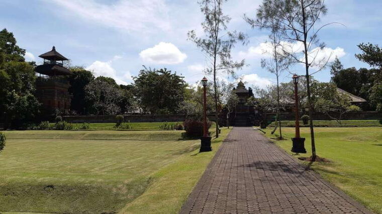 bali-barong-dance-monkey-forest-taman-ayun-tanah-lot