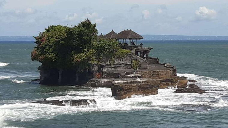 bali-barong-dance-monkey-forest-taman-ayun-tanah-lot