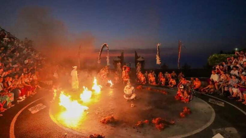 bali-beaches-uluwatu-temple-sunset-fire-kecak-dance-show