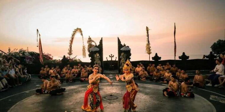 bali-beaches-uluwatu-temple-sunset-fire-kecak-dance-show