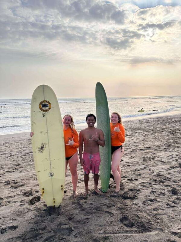 bali-beginner-and-intermediate-surfing-lesson-in-canggu