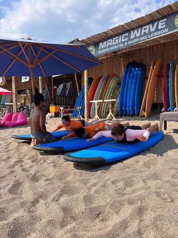 bali-beginner-and-intermediate-surfing-lesson-in-canggu