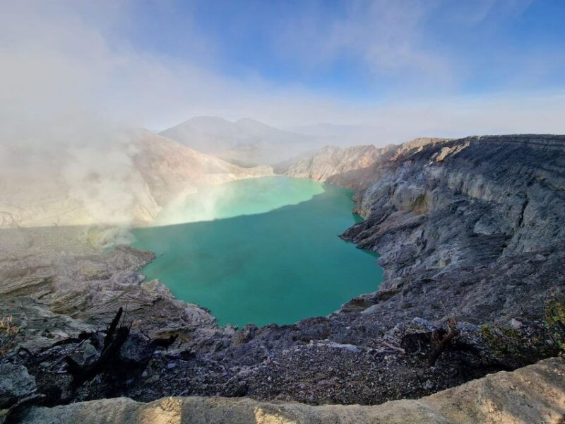 bali-blue-fire-and-sunrise-trekking-in-kawah-ijen