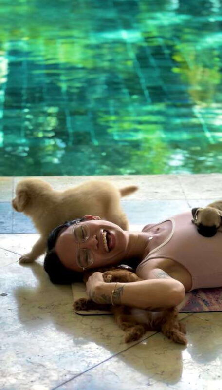 bali-canggu-ubud-puppy-yoga-class-with-refreshing-drinks