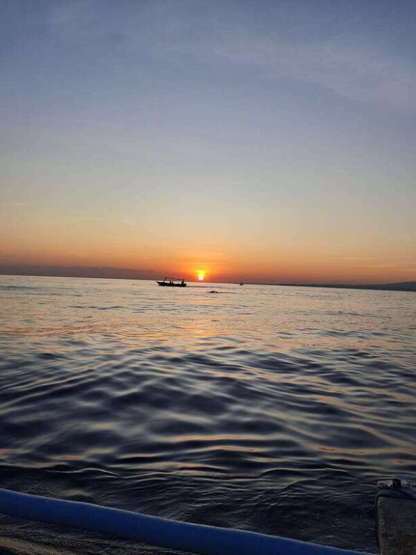 bali-dolphin-tour-and-sunrise-in-lovina