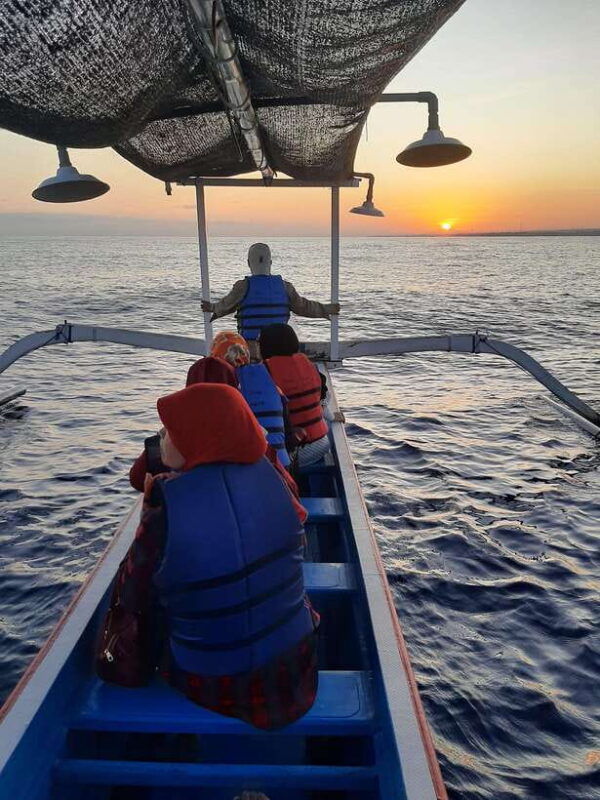bali-dolphin-tour-and-sunrise-in-lovina