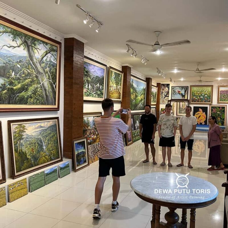 Bali : Exploring the World of Art - Key Points