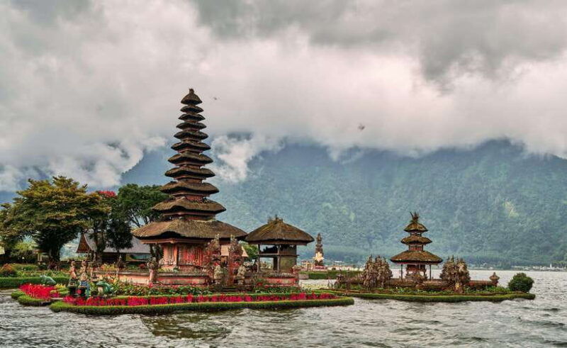 bali-full-day-tanah-lot-handara-gate-ulun-danu-beratan