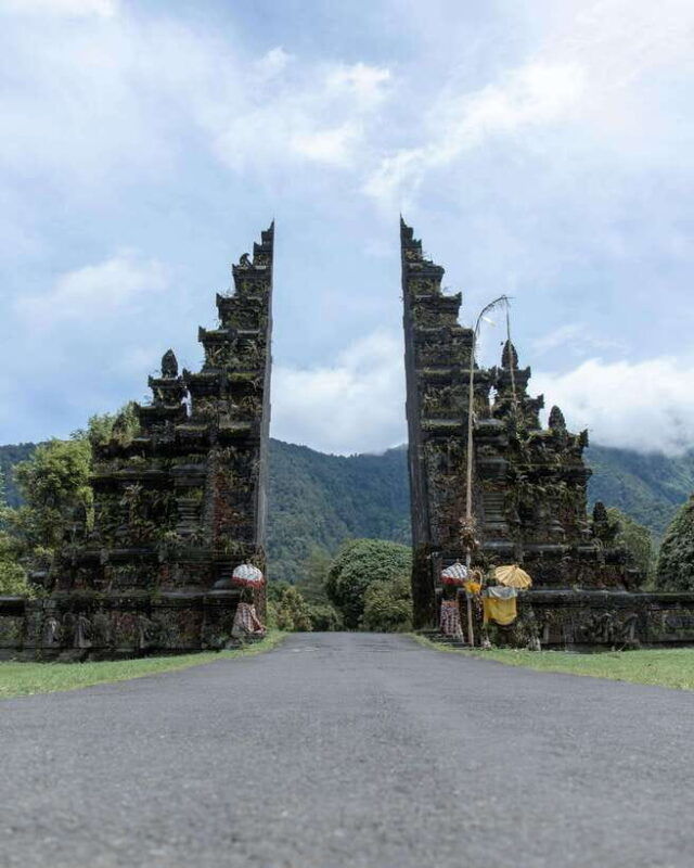 bali-full-day-tanah-lot-handara-gate-ulun-danu-beratan
