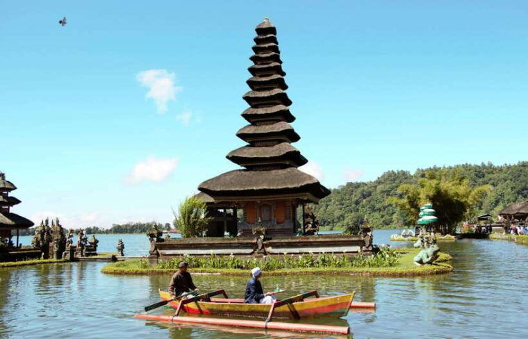 bali-full-day-tanah-lot-handara-gate-ulun-danu-beratan