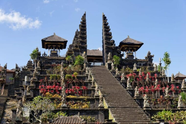 bali-gate-of-heaven-besakih-temple-tirta-gangga-tour
