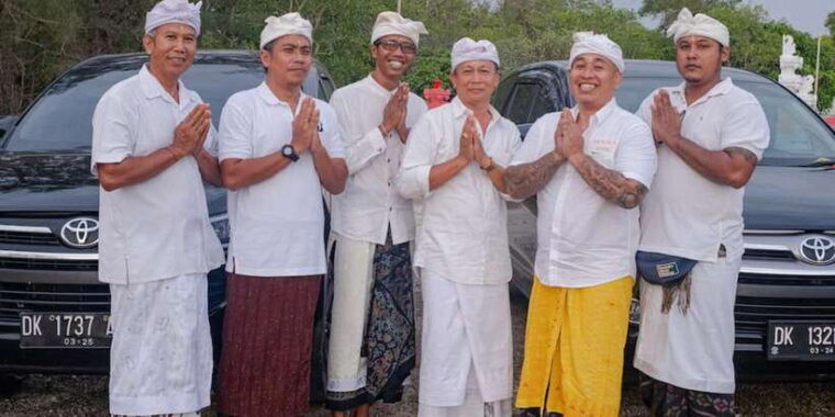 bali-green-and-heritage-west-trip-private-tour-luxury-car