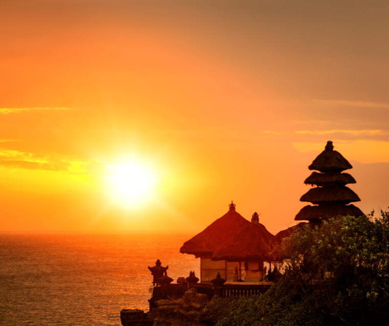 bali-heritage-taman-ayun-monkeys-tanah-lot-sunset