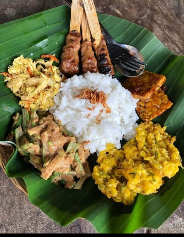 Bali: Hidden Highlands, Sacred Lakes & Authentic Munduk - Visiting Ulun Danu Temple and Sacred Lake