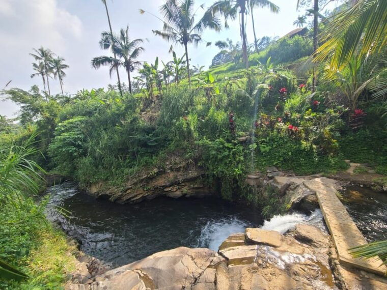 bali-hidden-trekking-waterslide-sekumpul-fiji-waterfall