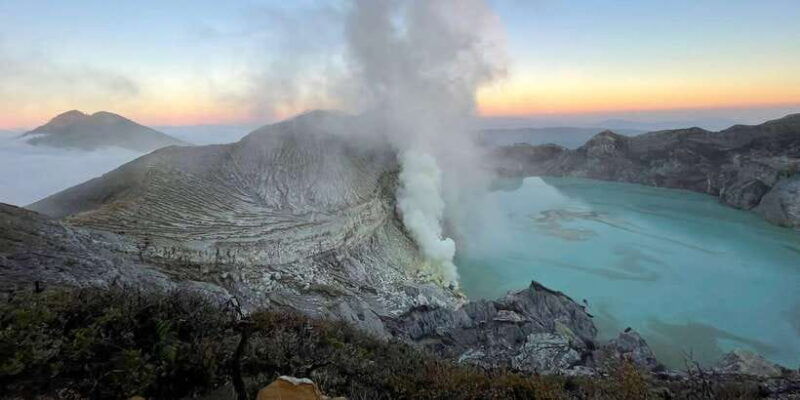 bali-ijen-crater-blue-fire-phenomenon-1-day-tour