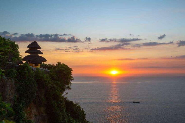 bali-kecak-fire-dance-entry-ticket-and-uluwatu-temple