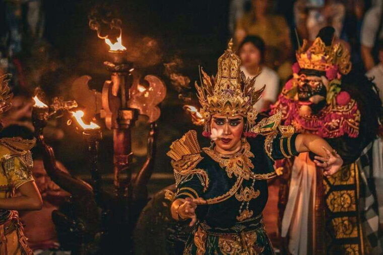bali-kecak-fire-dance-entry-ticket-and-uluwatu-temple