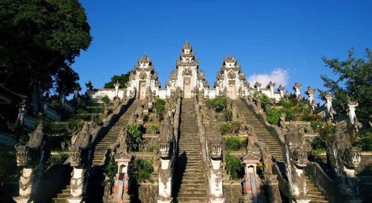 bali-lempuyang-temple-tirta-gangga-and-taman-ujung-tour