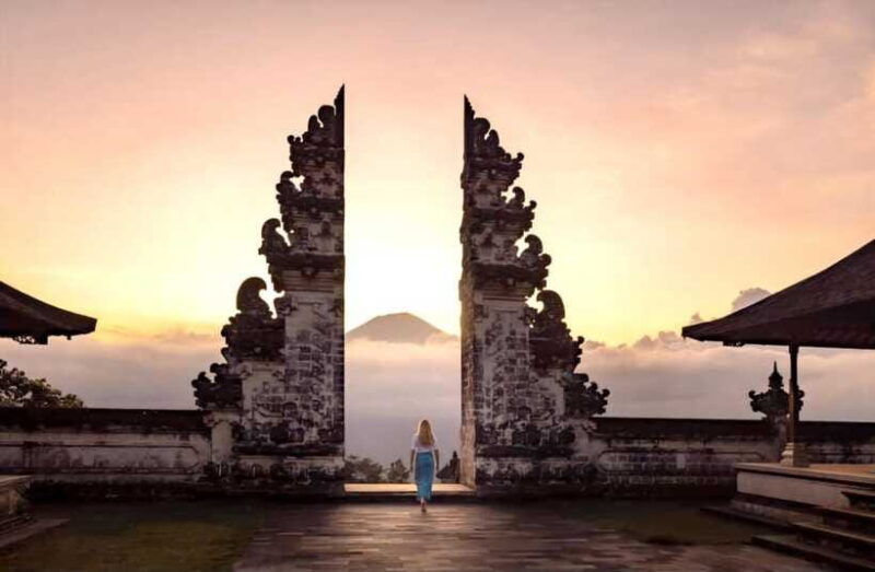 bali-lempuyang-temple-tirta-gangga-and-virgin-beach-tour