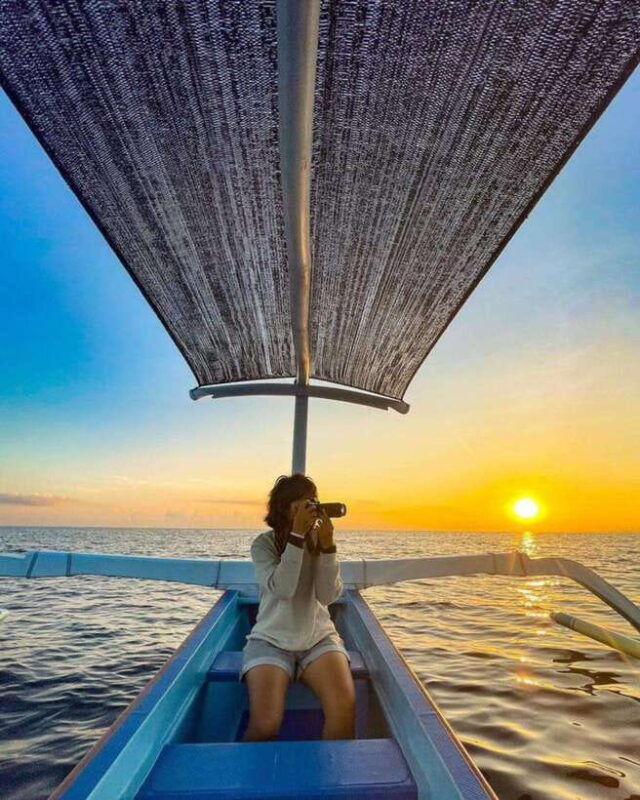 bali-lovina-dolphin-tour-watching-sunrise