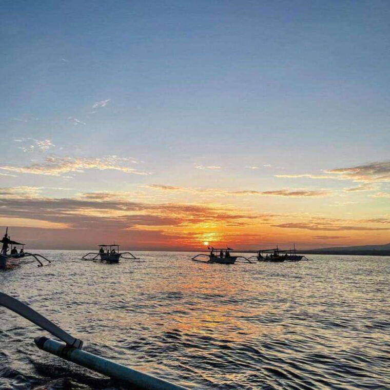 bali-lovina-dolphin-tour-watching-sunrise
