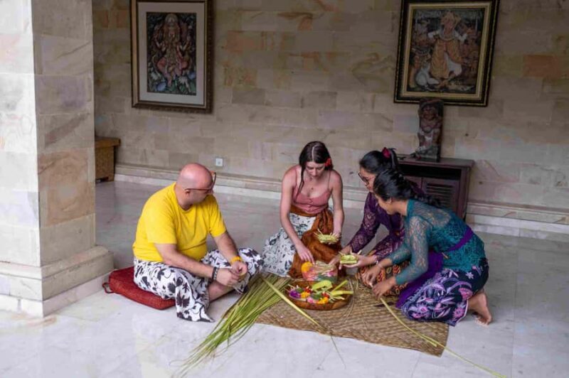 Bali: Making Canang Sari Make Offering for Ritual Bali - Key Points