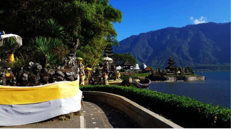 bali-north-bali-private-car-rental-with-female-driver