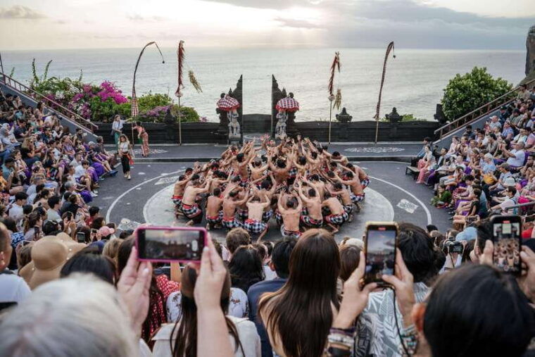 bali-padang-beach-uluwatu-kecak-fire-dance-suluban-tour
