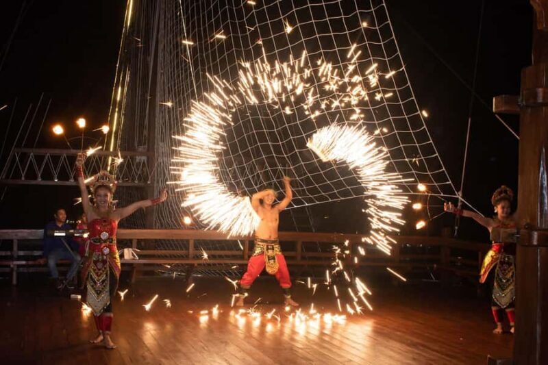 Bali: Phinisi Sunset Dinner Cruise with Entertainment - Key Points